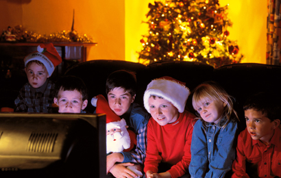 Famiglia unita davanti alla Tv…