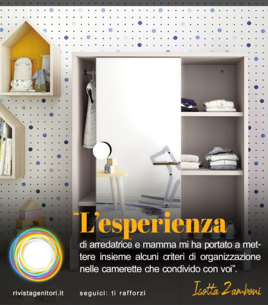 L'immagine rappresenta una cameretta di bambini con armadio e mensole organizzati a loro misura