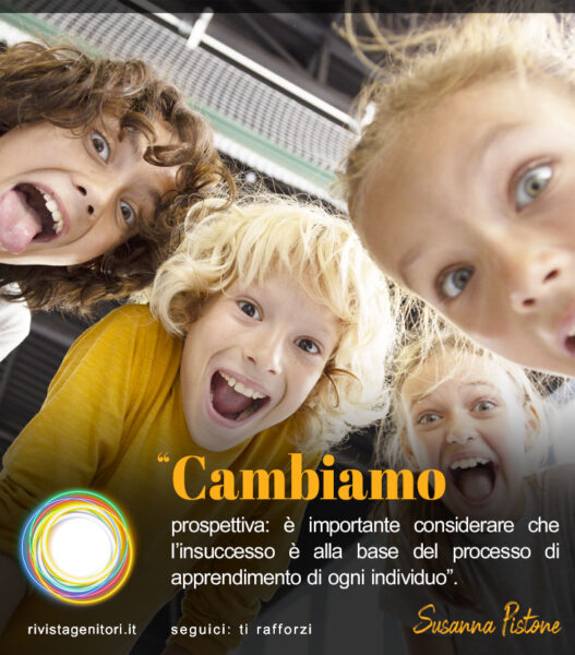 L'immagine rappresenta un gruppo di ragazzini a scuola che ridono e si divertono insieme