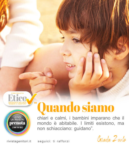 bambino che si sente sicuro con la madre vicino