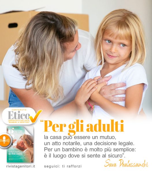 bambina tra due case dopo separazione genitori in un momento di passaggio