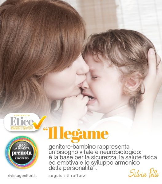 Genitore che coccola il bambino durante un momento di pianto, simbolo di supporto emotivo e legame affettivo