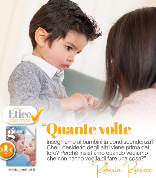 Mamma che ascolta e rispetta il no del proprio bambino durante un momento di dialogo e affetto familiare